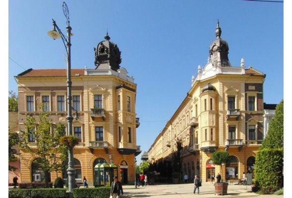 Ella Apartman Debrecen Eksteriør billede