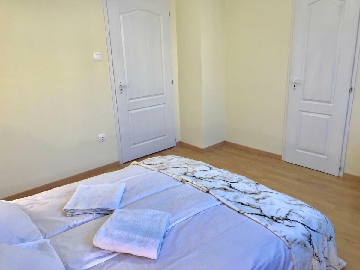 Ella Apartman Debrecen Eksteriør billede